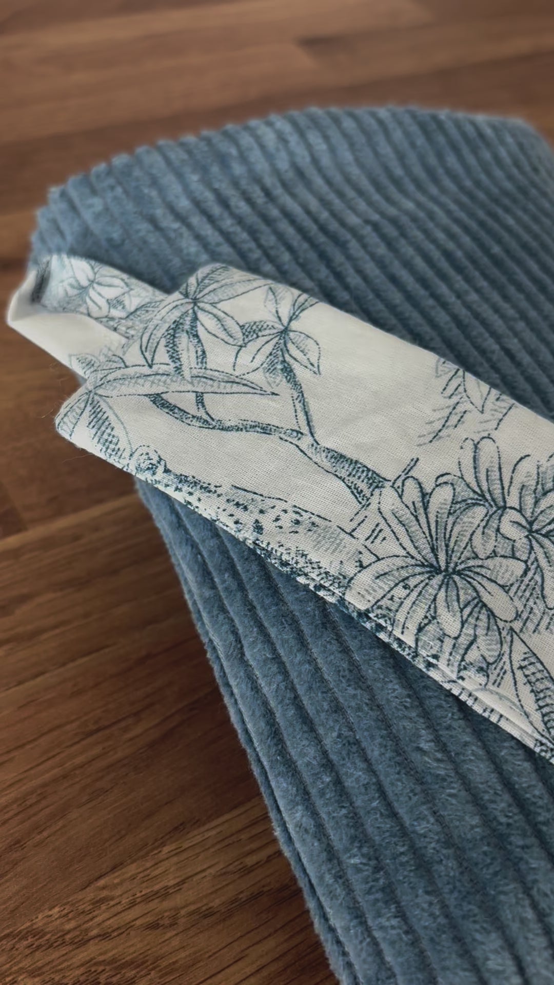 pochette-a-livre-artisanale-bleu-cie